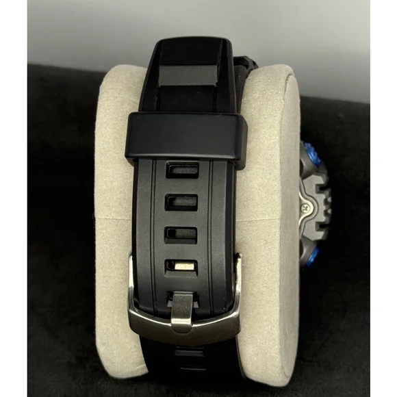 Armitron Men’s Digital Sport Watch Black Blue 330FT WR 1/100s Chronograph Alarm - Picture 2 of 6